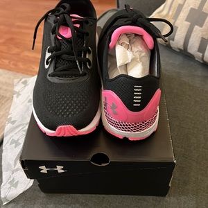 Under Armour Women’s HOVR sneakers brand new
